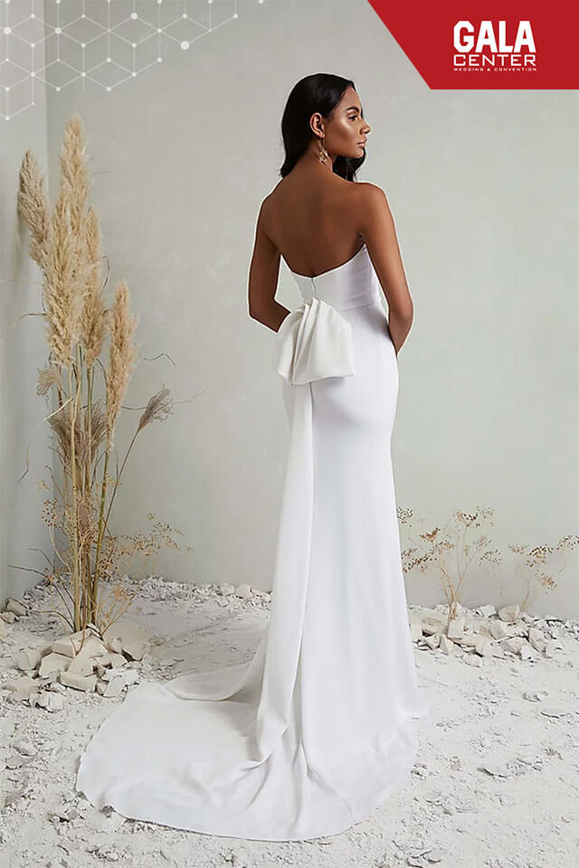 Một chiếc váy cưới phù hợp sẽ khiến các cô dâu thêm thoải mái khi giao tiếp khách mời