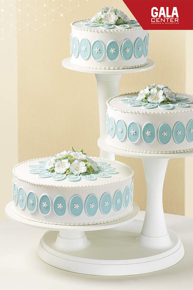 Bánh tầng có thể “dính liền” hoặc là các phần bánh nhỏ riêng biệt tạo nên 1 chiếc bánh cưới phong cách, sáng tạo 