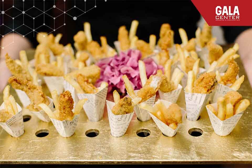 Fish and chips sẽ trở thành món ăn vô cùng độc lạ cho thực đơn tiệc cưới